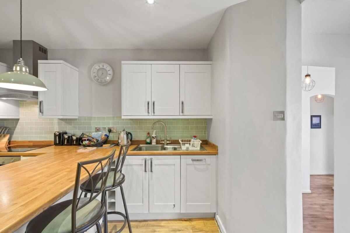 Modern Flat On The W Private Parking Apartment Plymouth