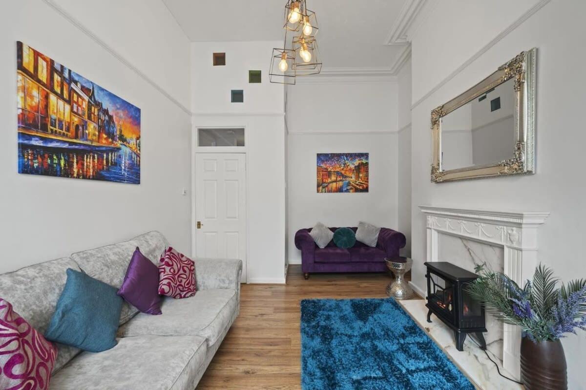 Modern Flat On The W Private Parking Apartment