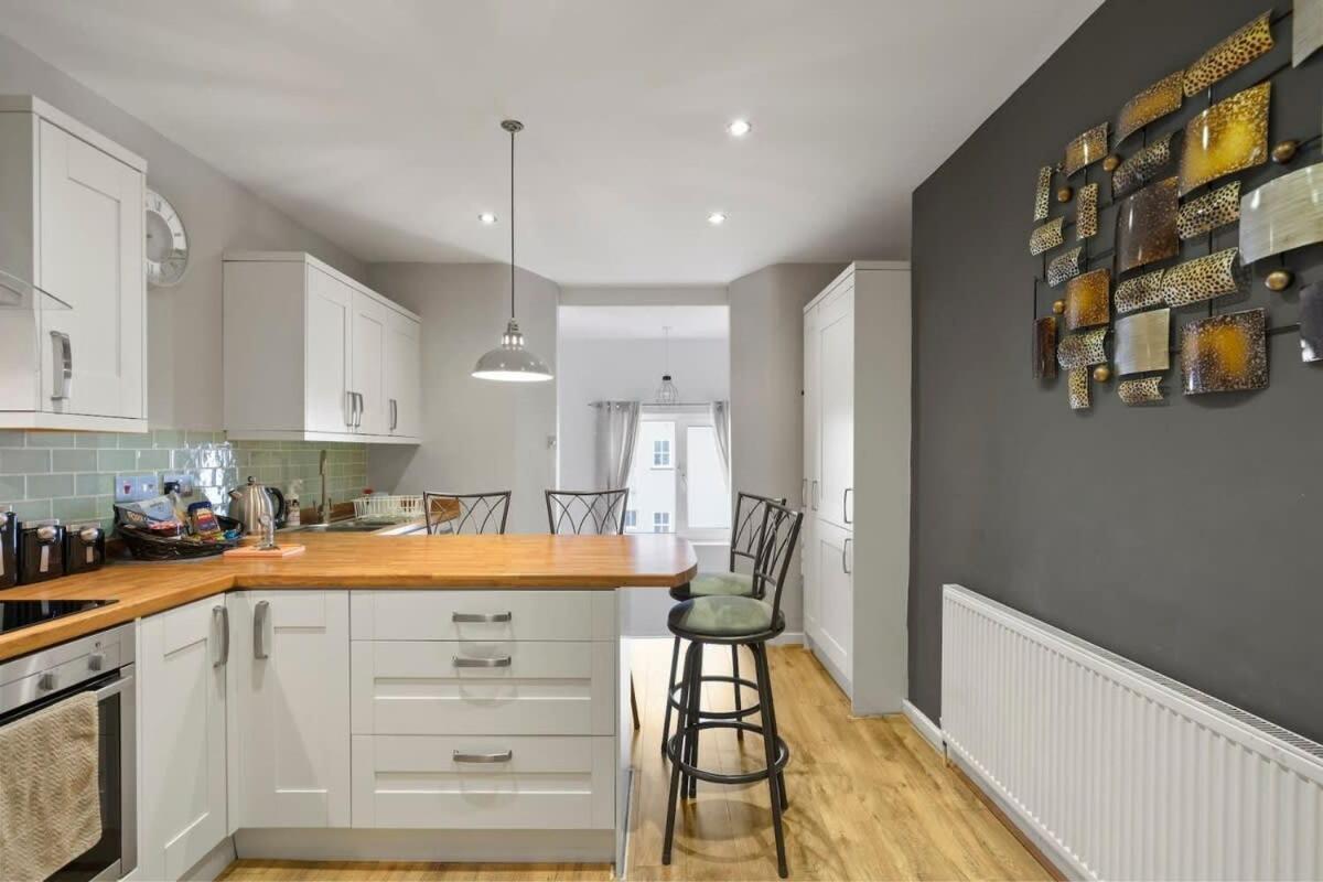 Modern Flat On The W Private Parking