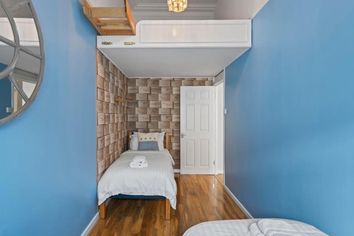 Modern Flat On The W Private Parking Apartment *