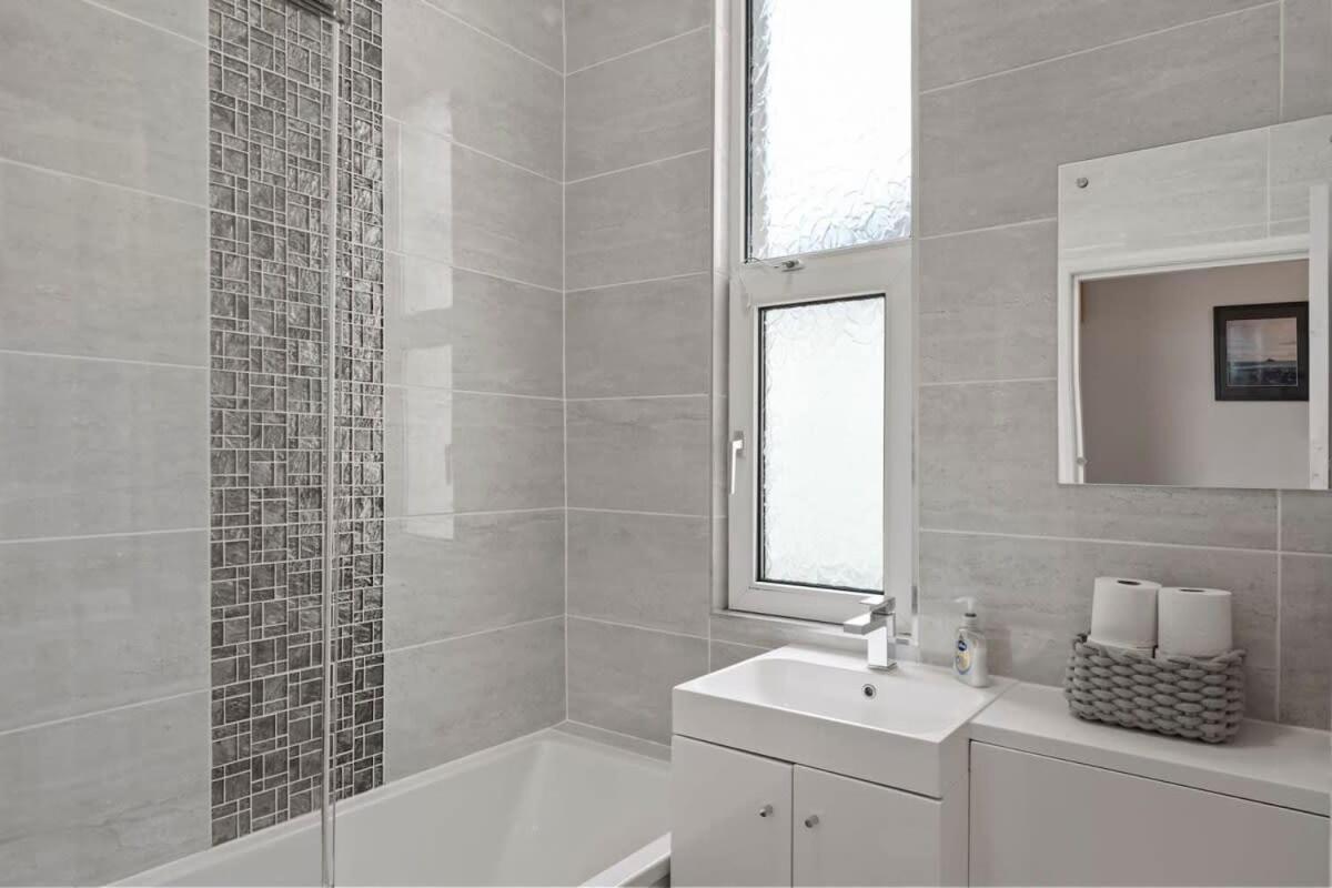 Modern Flat On The W Private Parking *