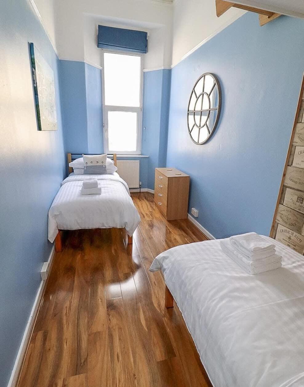 Modern Flat On The W Private Parking Apartment *